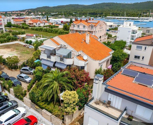 Image No.3-10 Bed Property for sale