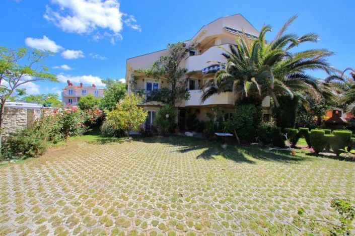 Image No.4-10 Bed Property for sale