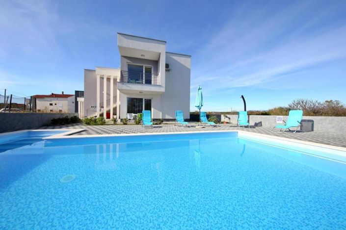 Image No.11-6 Bed Property for sale