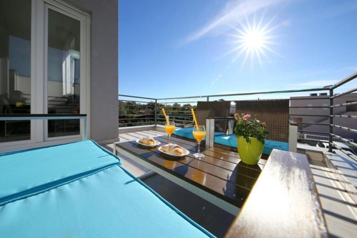 Image No.5-6 Bed Property for sale