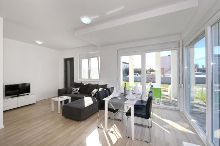 Image No.7-6 Bed Property for sale