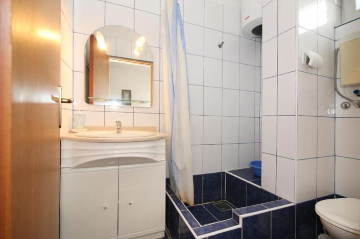 Image No.18-9 Bed Property for sale