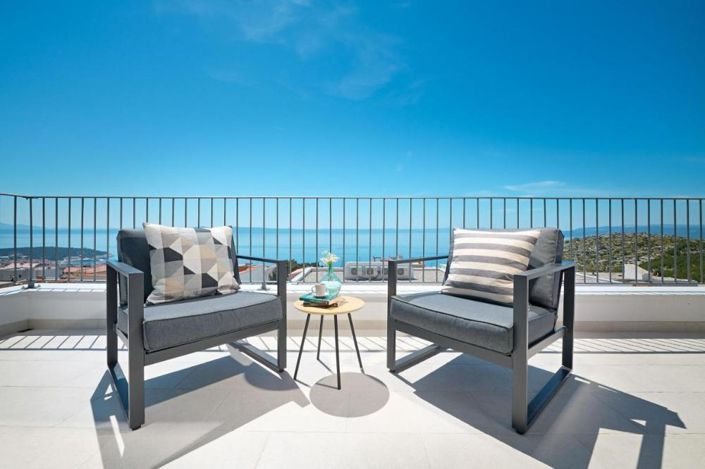Image No.1-4 Bed Property for sale