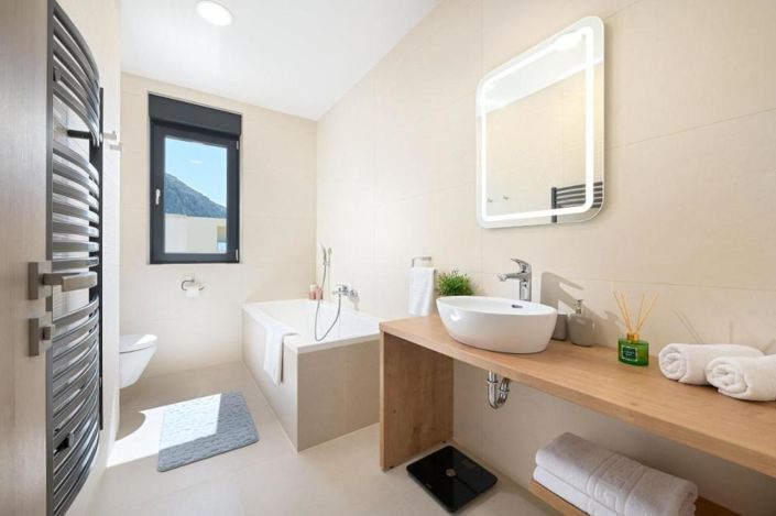 Image No.13-4 Bed Property for sale