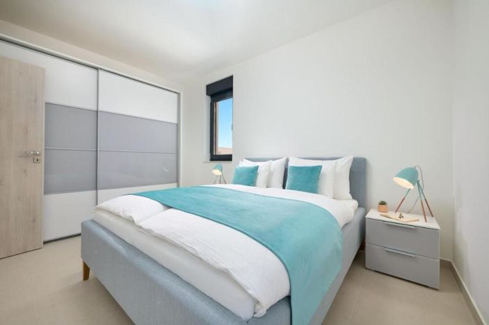 Image No.15-4 Bed Property for sale