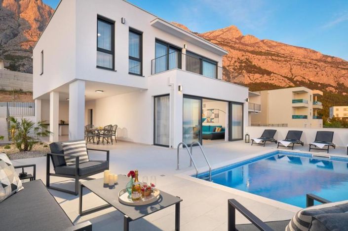 Image No.2-4 Bed Property for sale