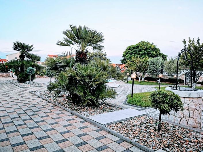 Image No.4-4 Bed Property for sale