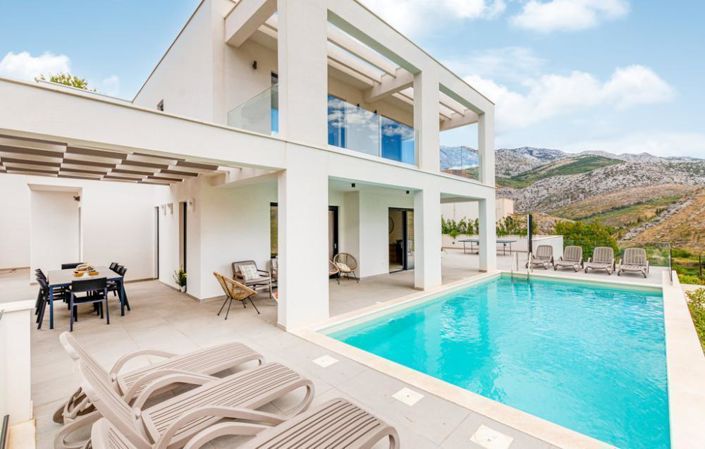 Image No.1-4 Bed Property for sale