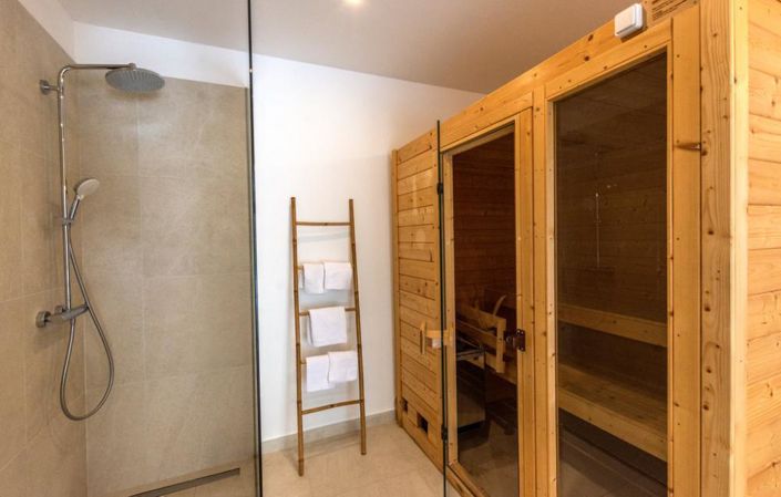 Image No.24-4 Bed Property for sale