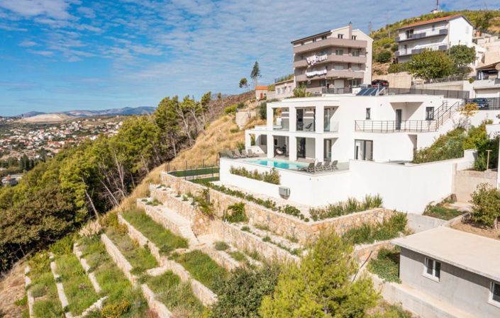 Image No.5-4 Bed Property for sale