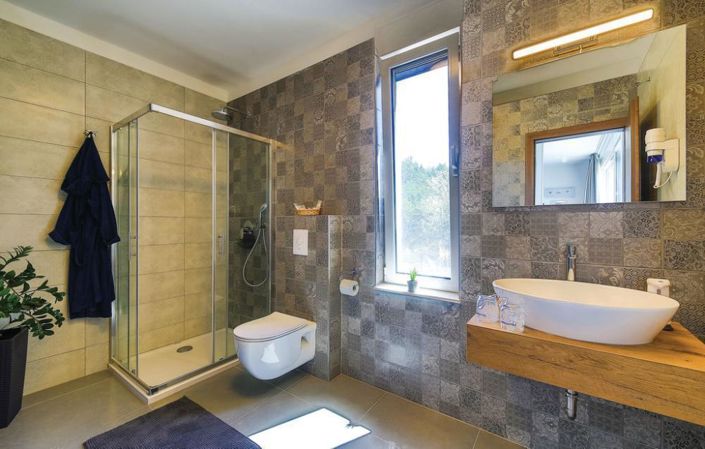 Image No.14-5 Bed Property for sale