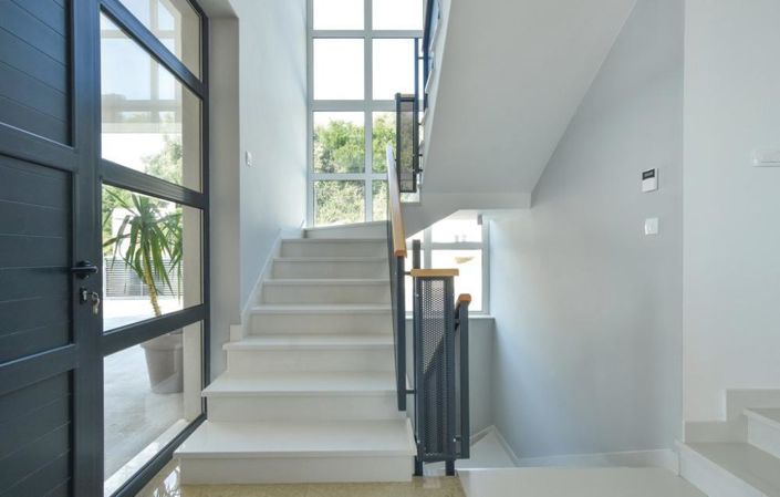 Image No.18-5 Bed Property for sale