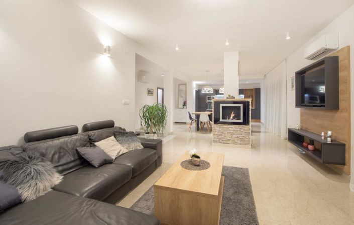 Image No.22-5 Bed Property for sale