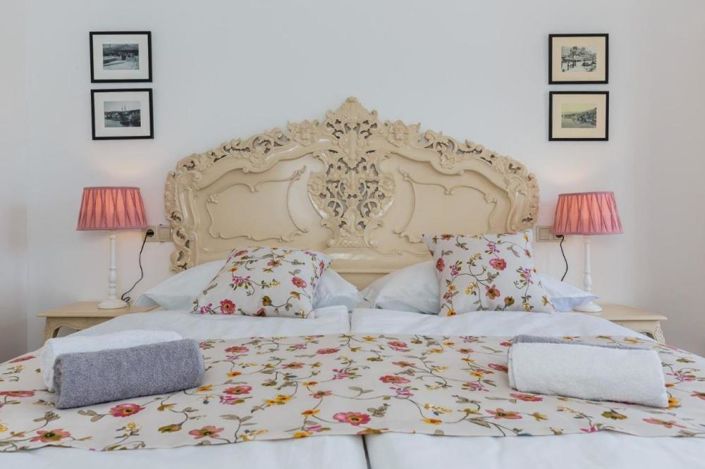 Image No.12-5 Bed Property for sale