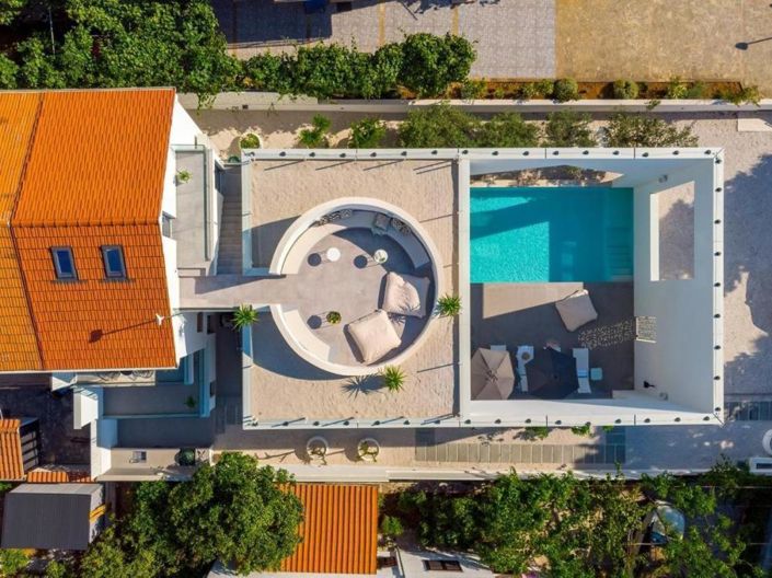 Image No.14-5 Bed Property for sale