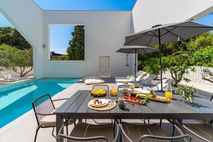 Image No.4-5 Bed Property for sale