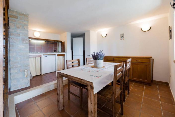 Image No.12-8 Bed Property for sale