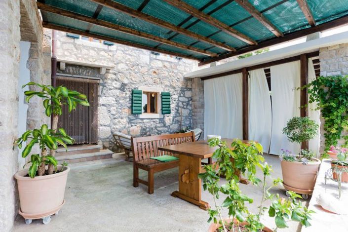 Image No.16-8 Bed Property for sale