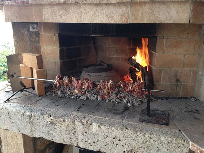 Image No.22-8 Bed Property for sale