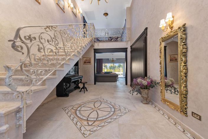 Image No.9-5 Bed Property for sale