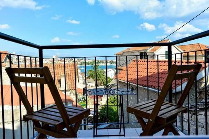 Image No.1-4 Bed Property for sale