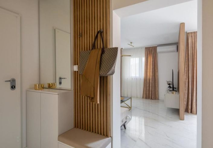 Image No.10-13 Bed Property for sale