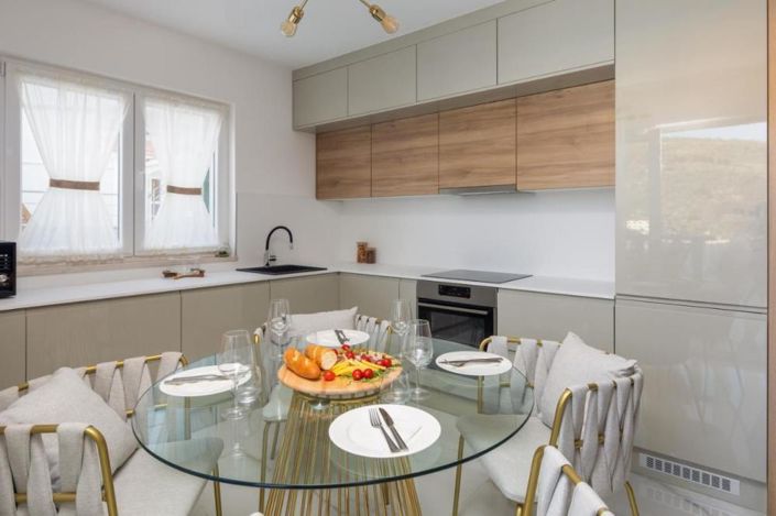 Image No.11-13 Bed Property for sale