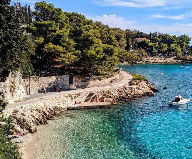 Image No.11-6 Bed Property for sale