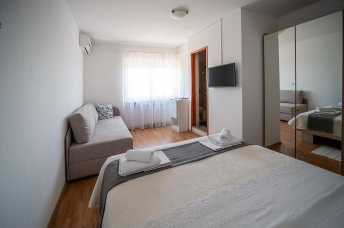 Image No.23-14 Bed Property for sale