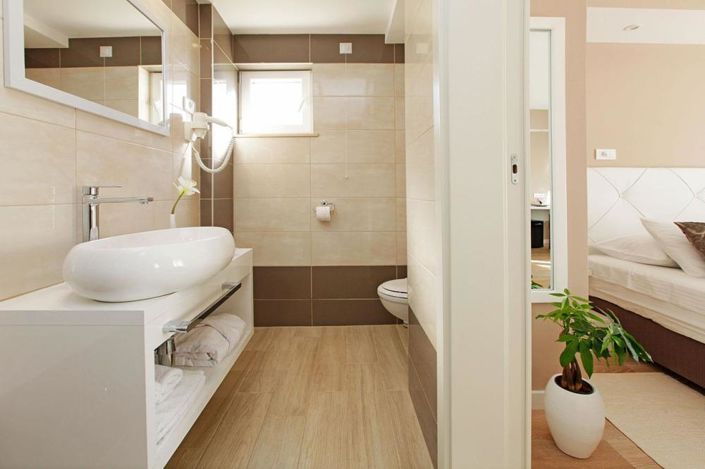 Image No.19-7 Bed Property for sale