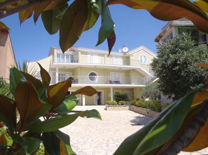 Image No.1-10 Bed Property for sale