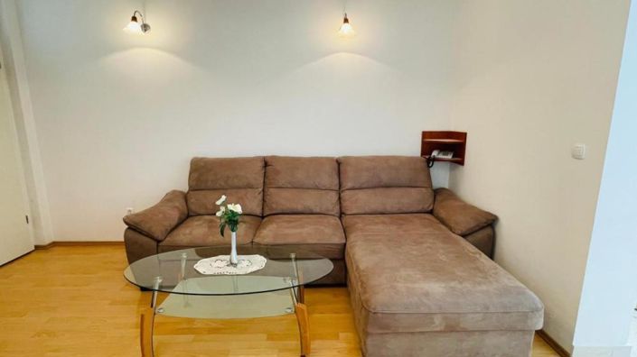 Image No.10-10 Bed Property for sale