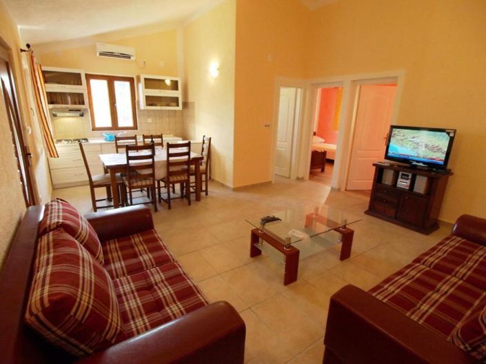 Image No.12-10 Bed Property for sale