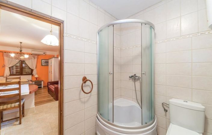 Image No.16-10 Bed Property for sale