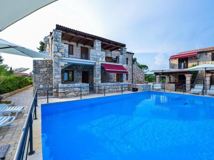 Image No.2-10 Bed Property for sale