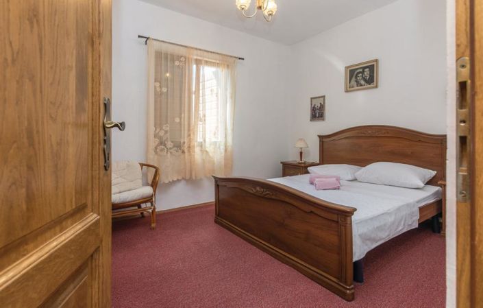 Image No.22-10 Bed Property for sale