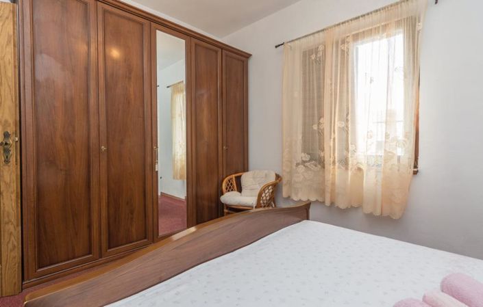 Image No.23-10 Bed Property for sale