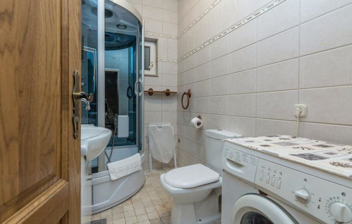 Image No.24-10 Bed Property for sale