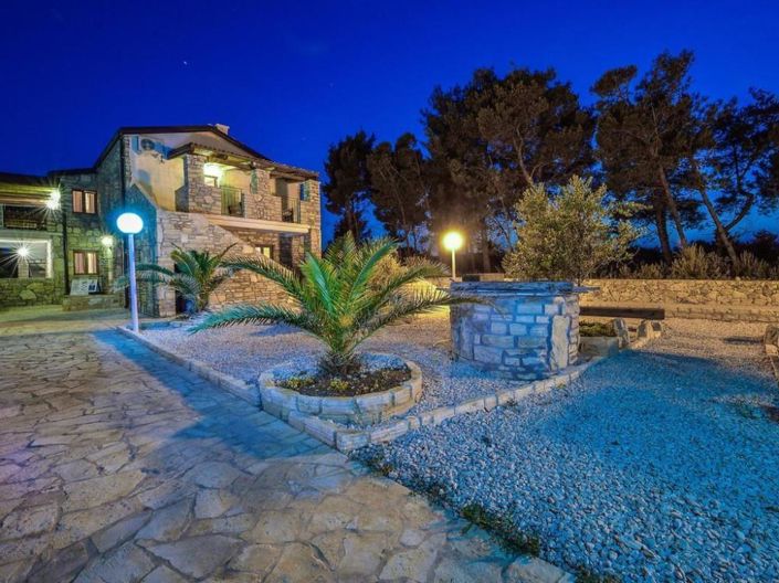 Image No.6-10 Bed Property for sale