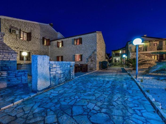 Image No.9-10 Bed Property for sale