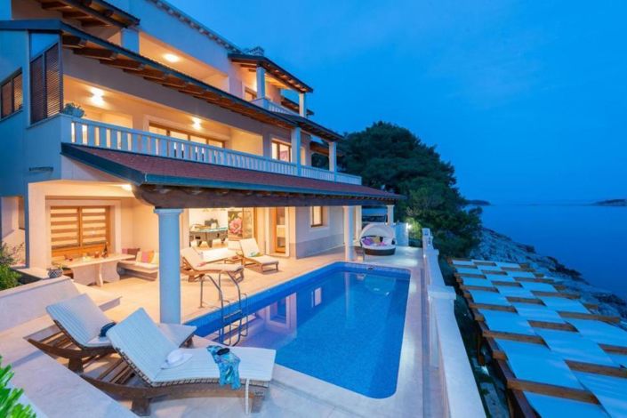 Image No.1-5 Bed Property for sale