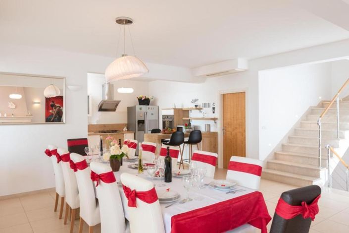 Image No.20-5 Bed Property for sale