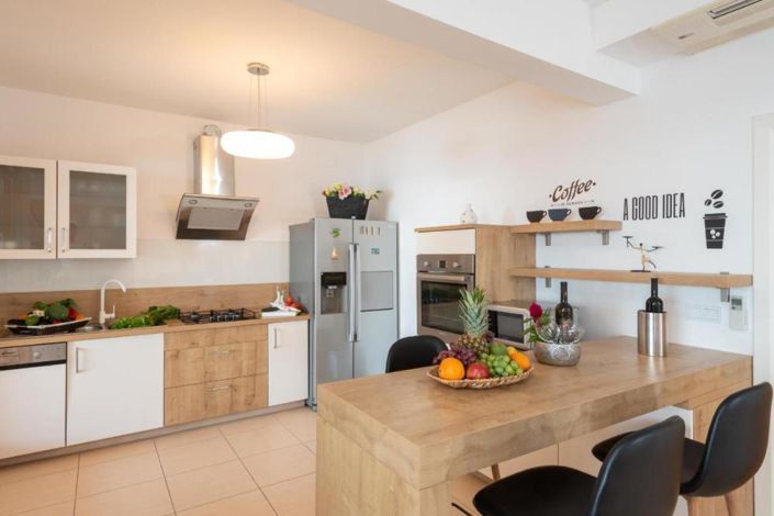 Image No.22-5 Bed Property for sale