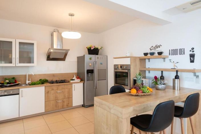 Image No.25-5 Bed Property for sale