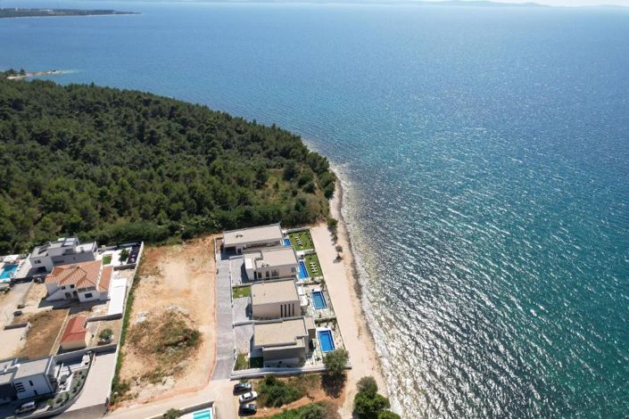 Image No.11-4 Bed Property for sale