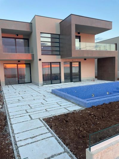 Image No.15-4 Bed Property for sale