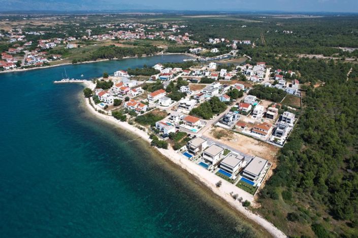 Image No.4-4 Bed Property for sale