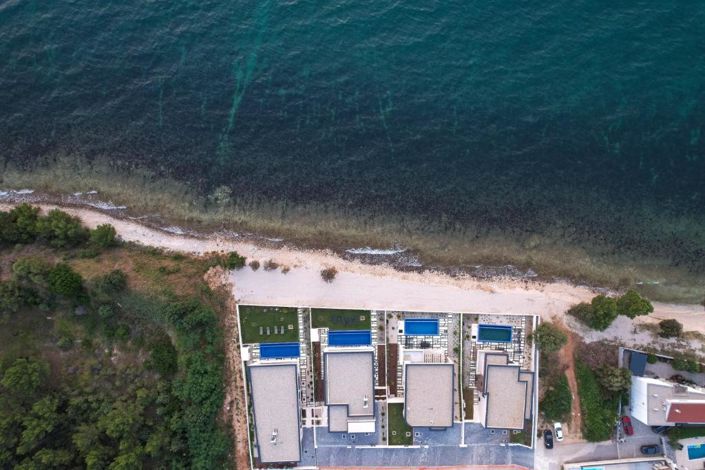 Image No.8-4 Bed Property for sale