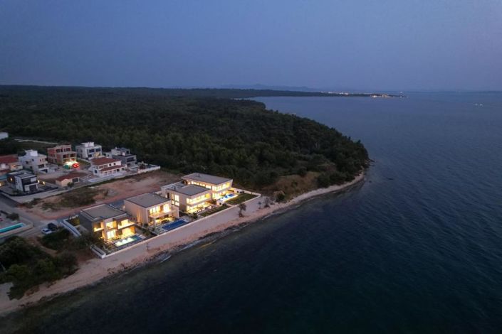 Image No.11-4 Bed Property for sale