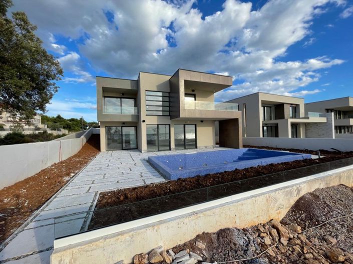 Image No.17-4 Bed Property for sale